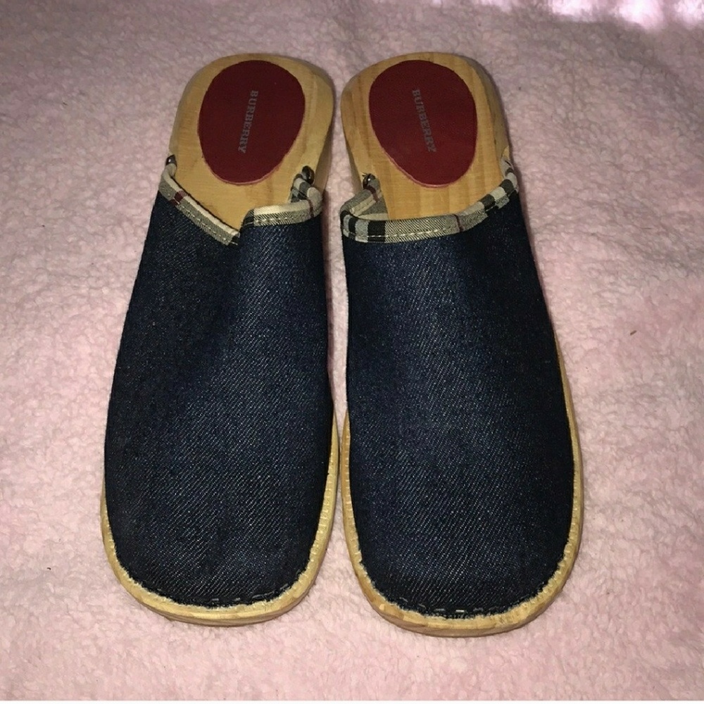Burberry clogs
